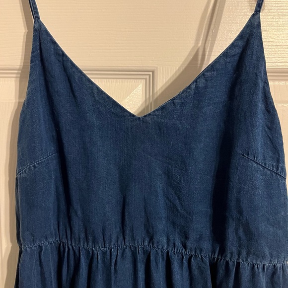 ⭐️Old Navy chambray tank - Picture 2 of 4